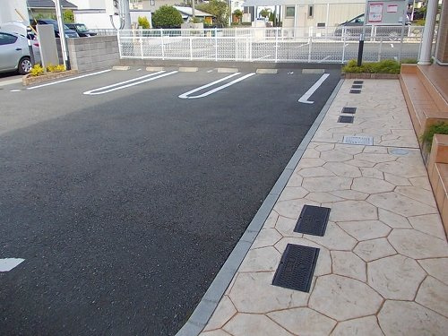 サウスローレルの駐車場