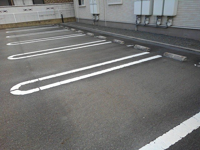 ヒロノハルカスＡの駐車場