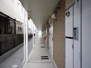 レオパレス加茂の玄関