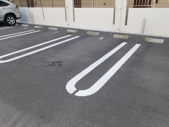 フラッツ・アイⅢの駐車場