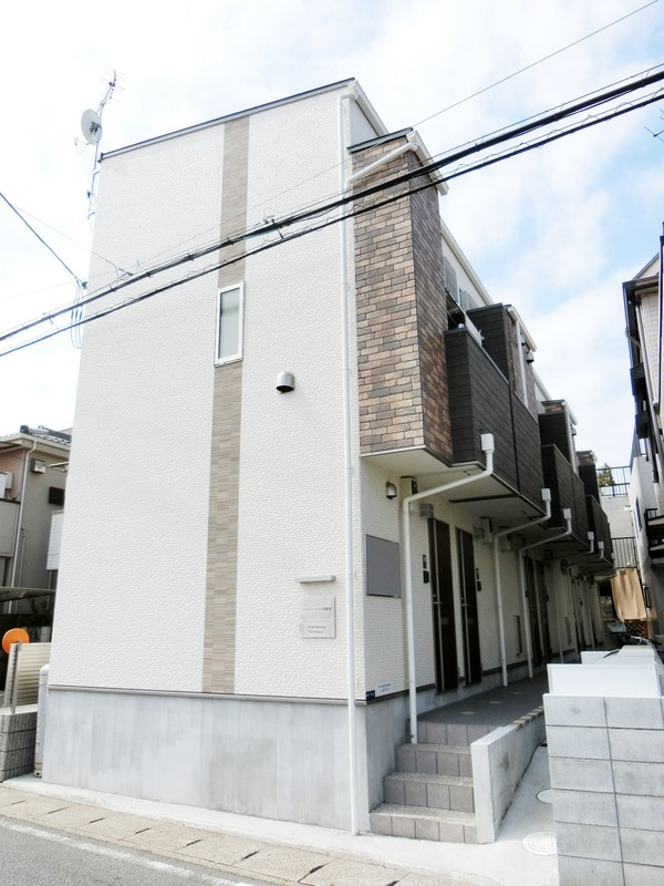 市川市湊新田のアパートの外観