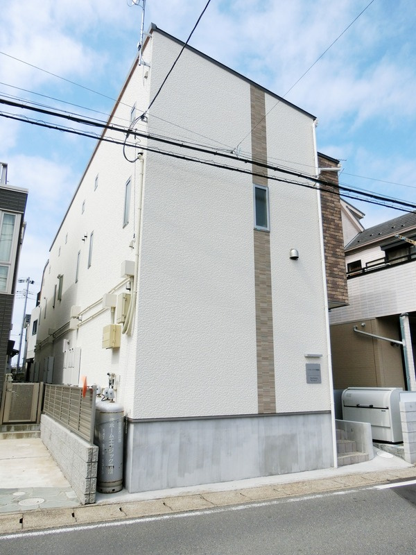 市川市湊新田のアパートの外観