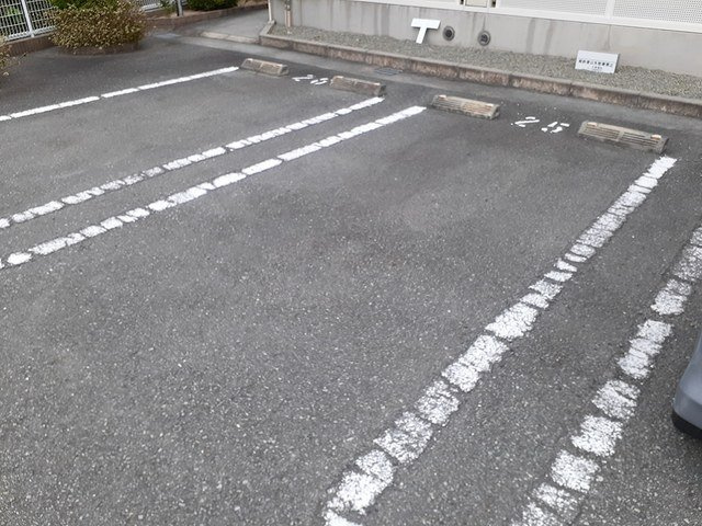 サン　クレメントＢの駐車場