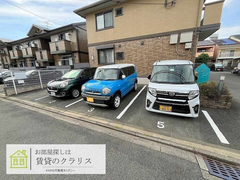 メゾンドール シルヴィの駐車場