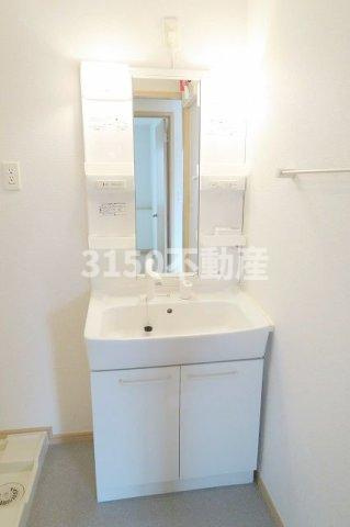 サンハイツ　フィオーレ　Ｃ棟の洗面所|コンパクトで使いやすい洗面所