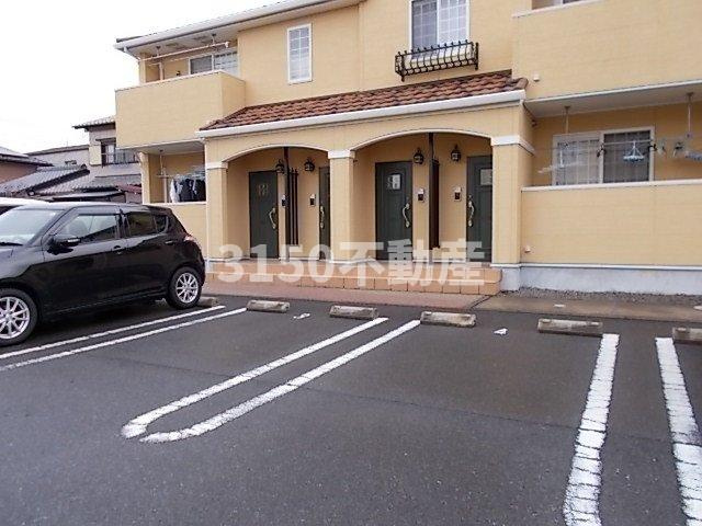 サンハイツ　フィオーレ　Ｃ棟の駐車場|駐車場があるので、車を買う予定の方も安心です