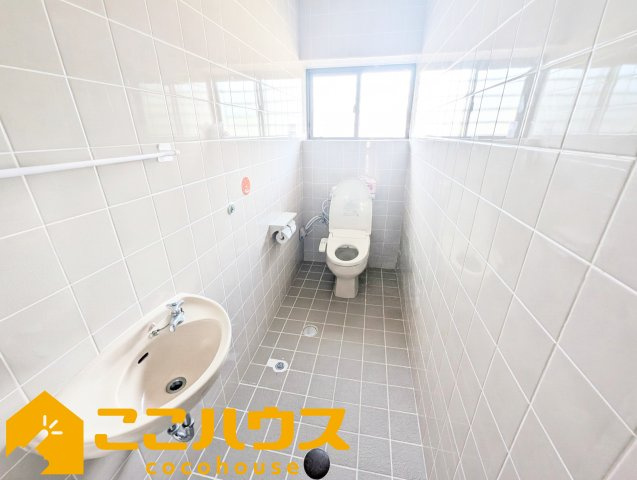 うるま市大田　RC造中古戸建て　米軍賃貸のトイレ