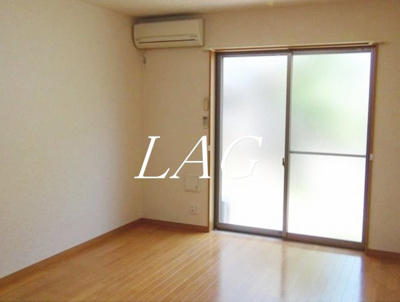 【居間・リビング】 | アムール 山﨑 | 洋室のお部屋です。