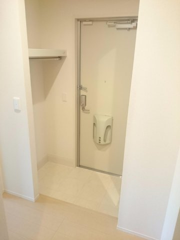 セクレール北本町C棟の玄関