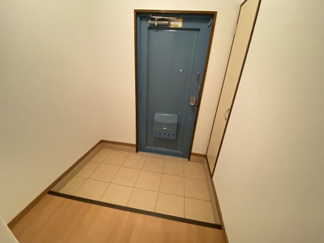 シャトー雁宿の玄関|現状と異なる場合は現状優先となります