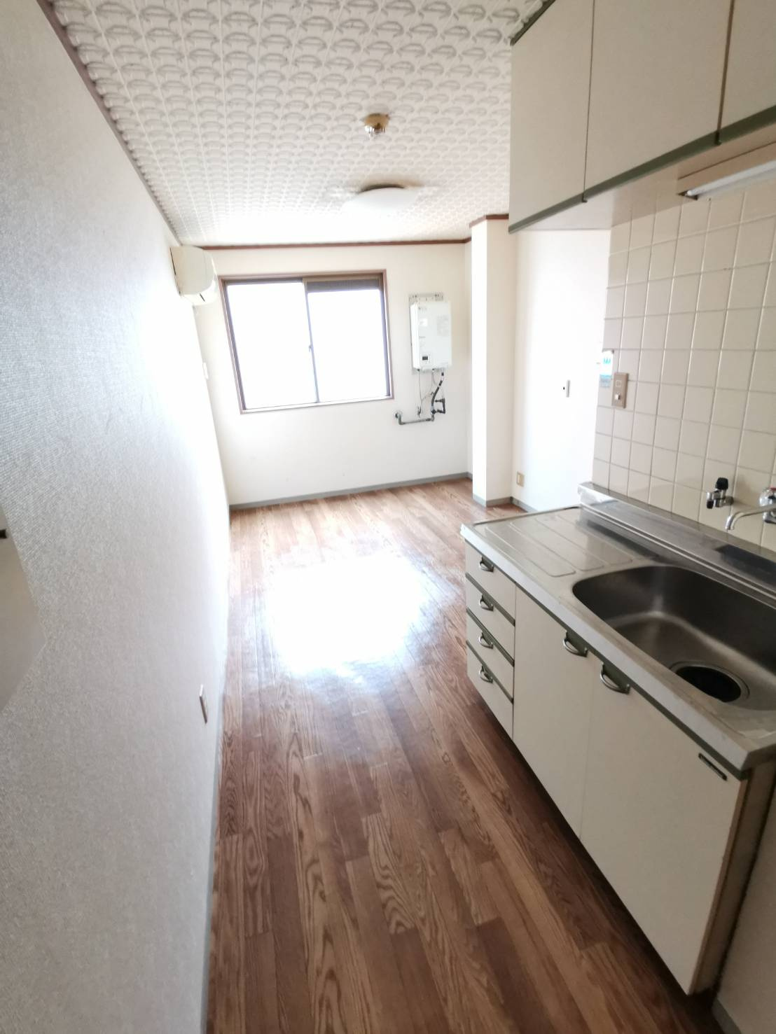 小越ビルの内装