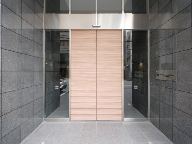 大阪市中央区徳井町２丁目の賃貸マンションのエントランス