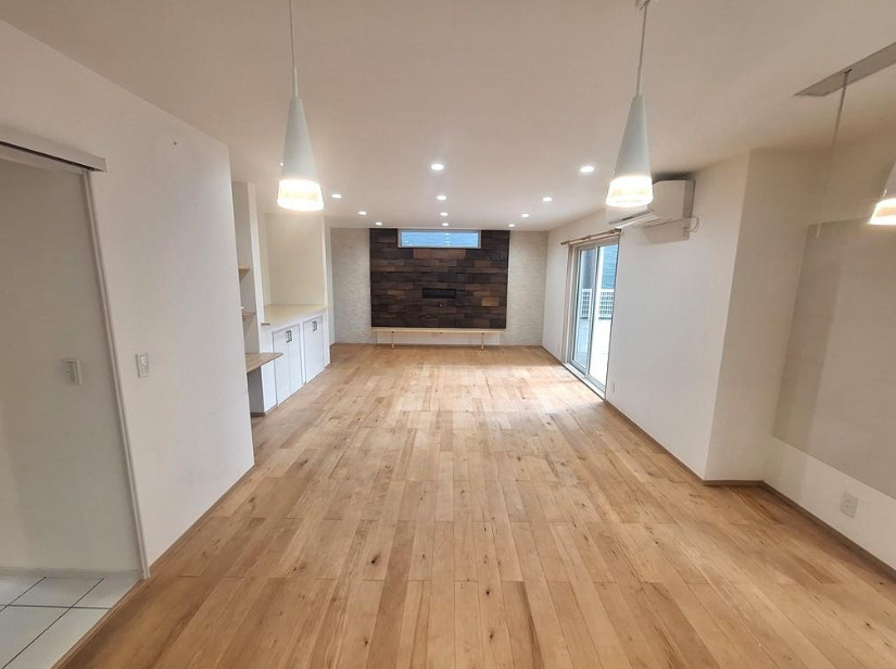草加市稲荷5丁目 中古戸建の居間・リビング