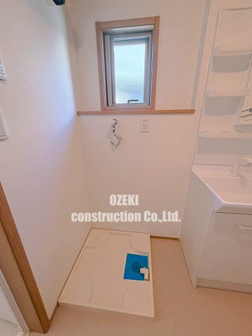 越谷市テラスハウスの洗面所
