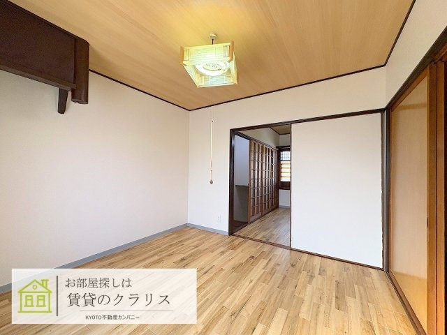 上鳥羽城ケ前町テラスハウスAの居間・リビング