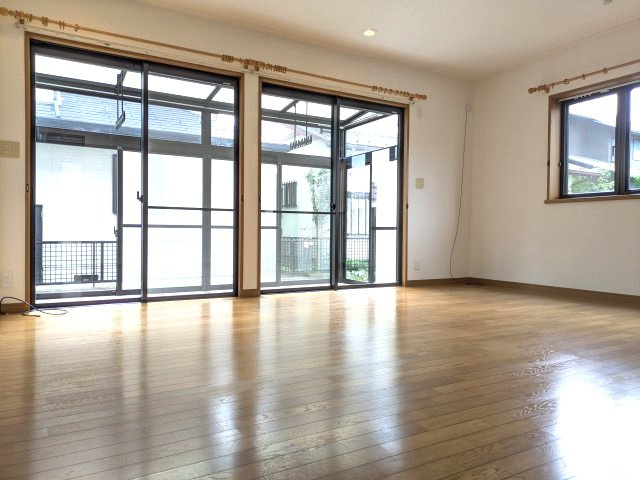 大網白里市みどりが丘2　中古戸建の居間・リビング|内外装リフォーム令和8年9月 都市ガス上下水 セキスイハウス施工 軽量鉄骨 車2台