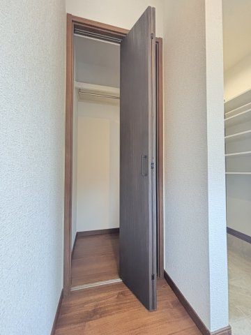 西宮市山口町下山口４丁目新築戸建ての収納|◇収納スペースを確保しており、日用品やお洋服などをすっきり整理できます。お部屋を広く有効活用でき、快適で片付けやすい暮らしをサポートします。