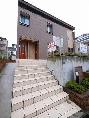 セレーノ用賀のエントランス