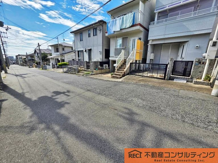 神戸市灘区篠原南町2丁目　中古戸建の前面道路含む現地写真