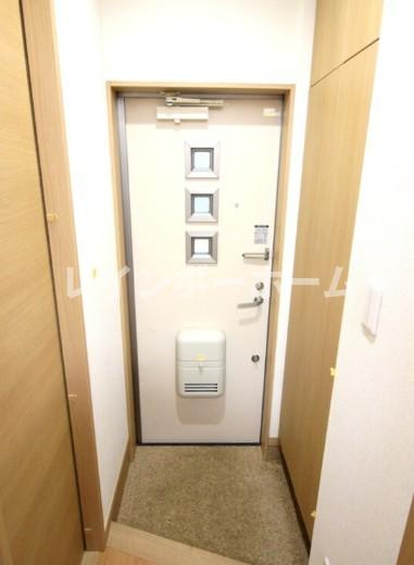 ラヴェール新生の玄関