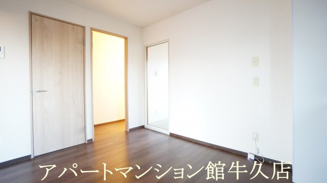 サンハイツ中島の居間・リビング|リビング全景（エアコン、ワークデスク付）