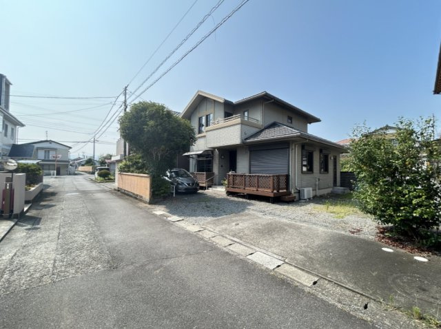 売中古戸建　富士宮市阿幸地町の前面道路含む現地写真