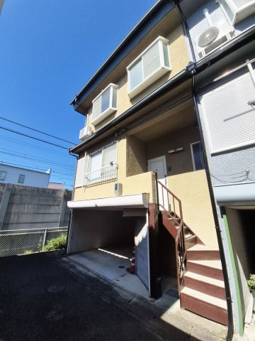 【外観】 | 亀岡　千代川町今津二丁目　テラスハウス | 鉄骨造３階建て、南向き住戸につき陽当り良好です♪