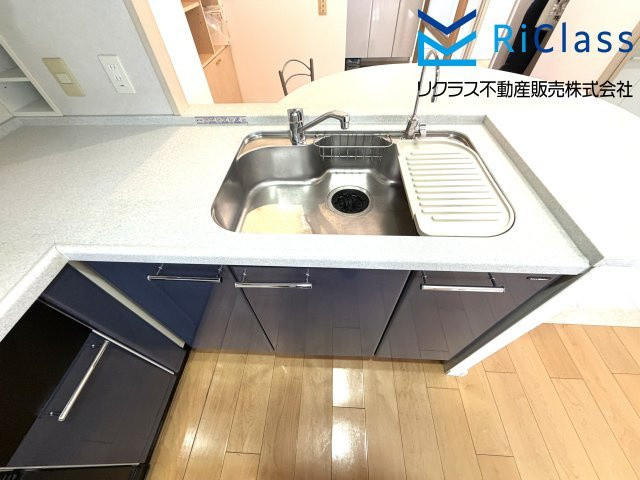 分譲駐車場権利付 ワコーレ新神戸カデンツァのキッチン|使いやすいキッチンです