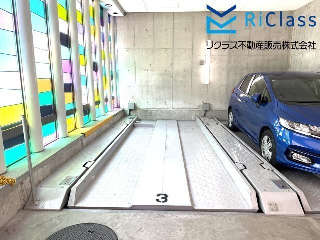 分譲駐車場権利付 ワコーレ新神戸カデンツァの駐車場|屋内分譲駐車場権利付き
駐車しやすい上段Ｐ-３です