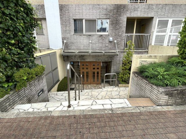 リヴェール池袋のエントランス