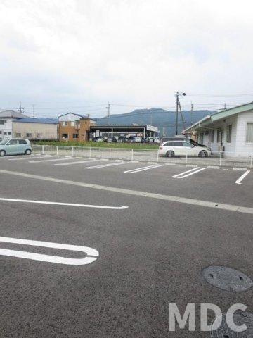 吉野川市鴨島町上浦のアパートの駐車場