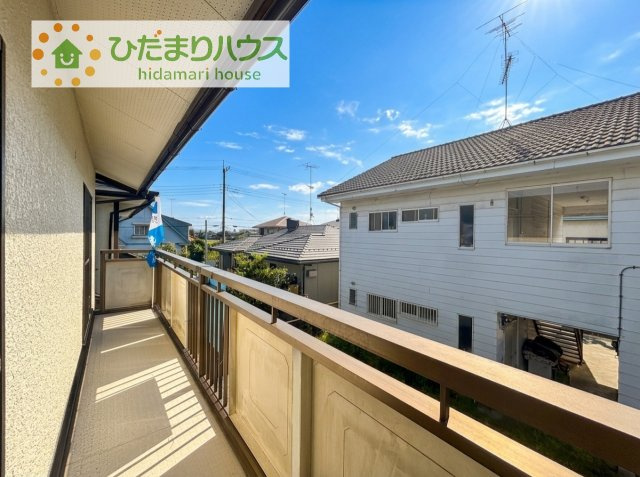 【バルコニー】 | 筑西市玉戸　中古戸建 | 広々としたバルコニー。お洗濯物もぜーんぶ干せちゃいます！！