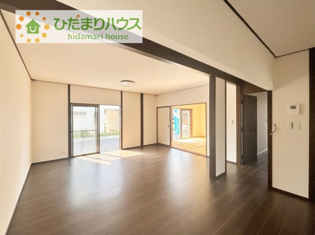 【居間・リビング】 | 筑西市玉戸　中古戸建 | 南向きのリビングではぽかぽかの日差しが感じられます☆彡
