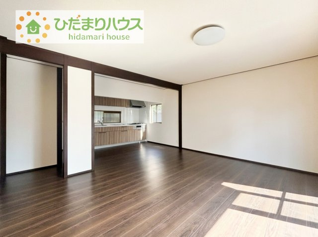 【居間・リビング】 | 筑西市玉戸　中古戸建 | お子様が元気に遊べる広々としたリビングです！
