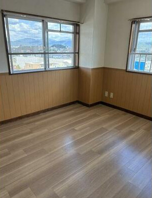 京福日之出マンションの居間・リビング