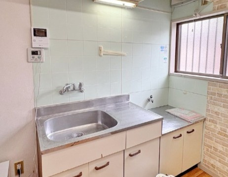 横浜市港北区仲手原２丁目のアパートのキッチン