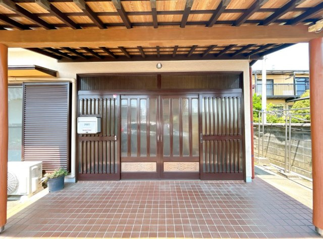 富士宮市小泉の中古一戸建の玄関