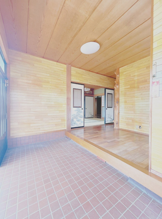 富士宮市小泉の中古一戸建の玄関
