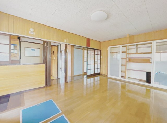 富士宮市小泉の中古一戸建の居間・リビング