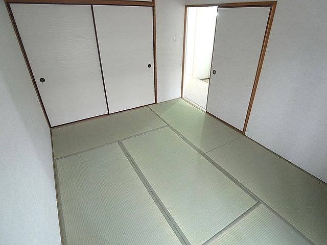 鈴蘭泉台第一住宅3号棟の内装|和室の畳入替済みでとても清潔感有ります
