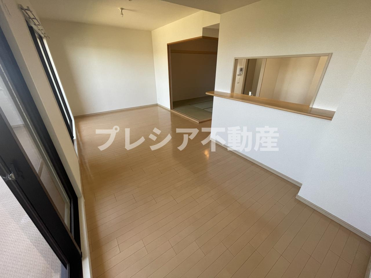 ハイツ甲四公園の居間・リビング