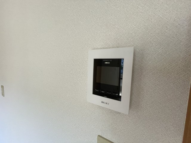 稲城市大丸のアパートのエントランス