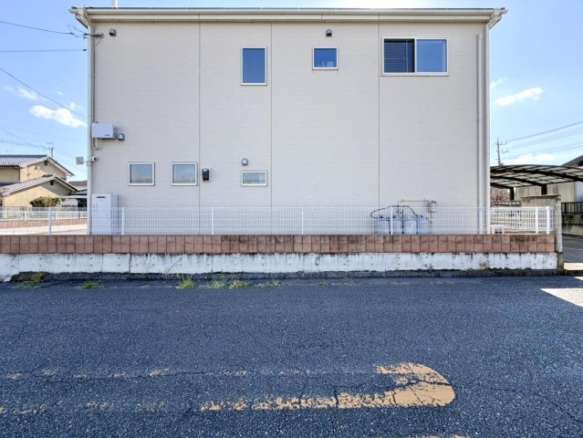 【中古戸建】邑楽郡大泉町大字坂田7丁目の外観|■外観｜白ベースの外観は清潔感あふれる明るい印象的で、周囲の景観にも自然と調和しながらやわらかく上品な雰囲気を演出させてくれます♪