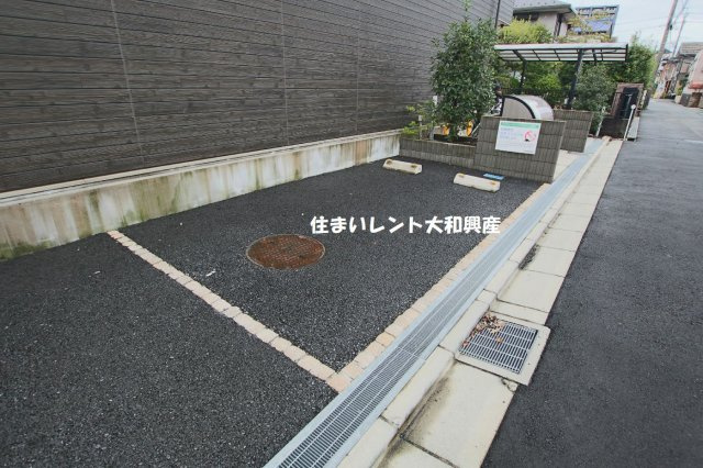 リブリ・茜の駐車場