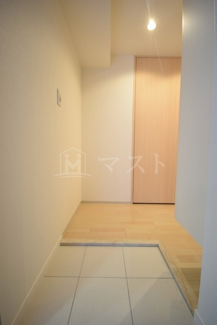 レジュールアッシュ松屋町の玄関