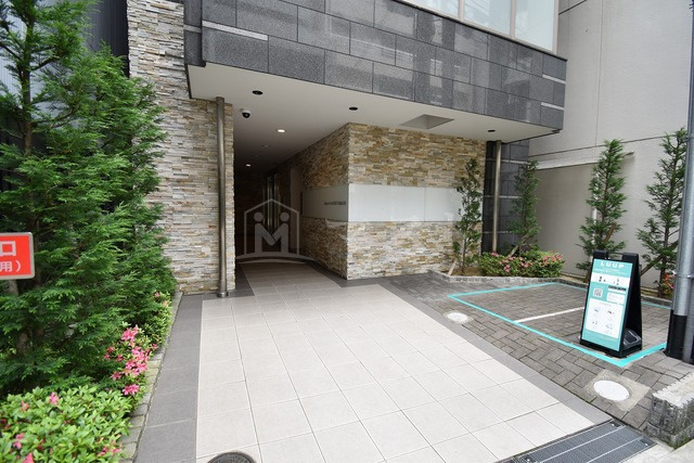 レジュールアッシュ松屋町のエントランス
