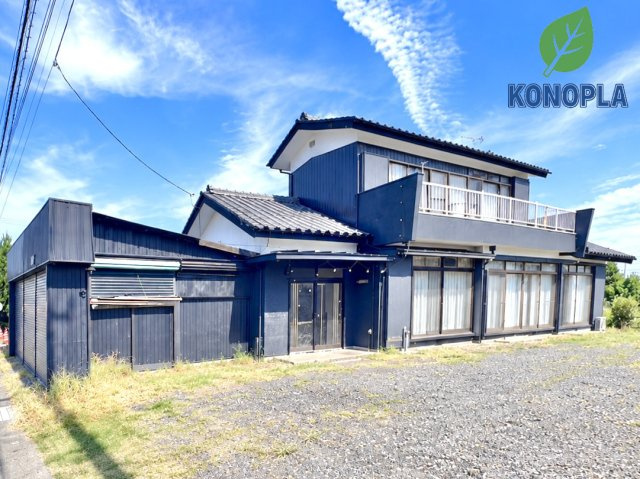 【中古戸建】伊勢崎市境栄の外観|■外観｜南側のお庭なので暗くなりがちな夕方も明るい印象にしてくれます♪道路から離れたお庭なのでお子様が外で遊ぶ際も安心です♪洋室からお庭が見える子育て世帯にも嬉し設計です♪