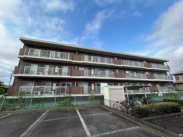 富士宮市黒田の一棟マンションの外観