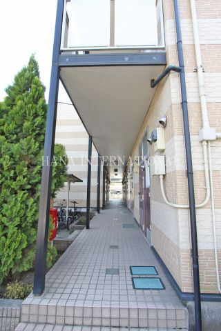 レオパレスセゾンブラン三郷のエントランス