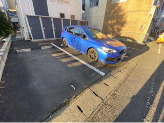 メゾン・ドマーニの駐車場